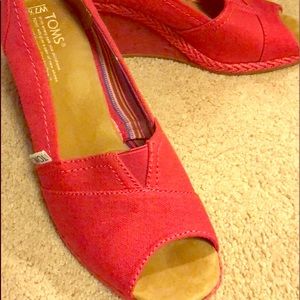 Toms wedges